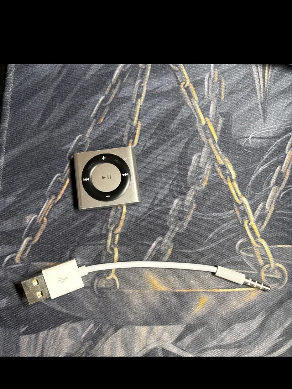 Apple iPod Shuffle 4th Generation 2GB iPod MP3 Player-Tested Works!!